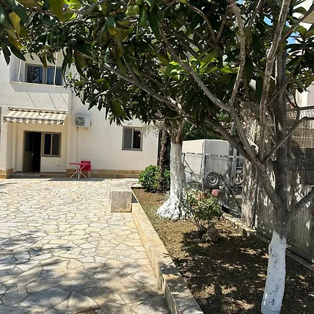 Clarissa Otel